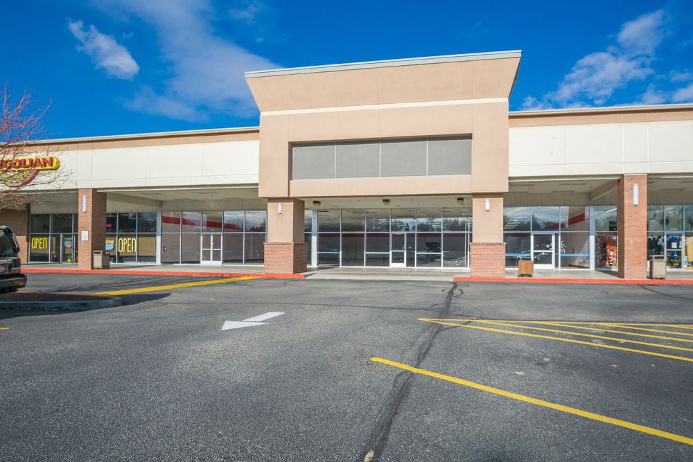 Hillcrest Shopping Center: 5100-5350 Overland Road, Boise, ID 83705